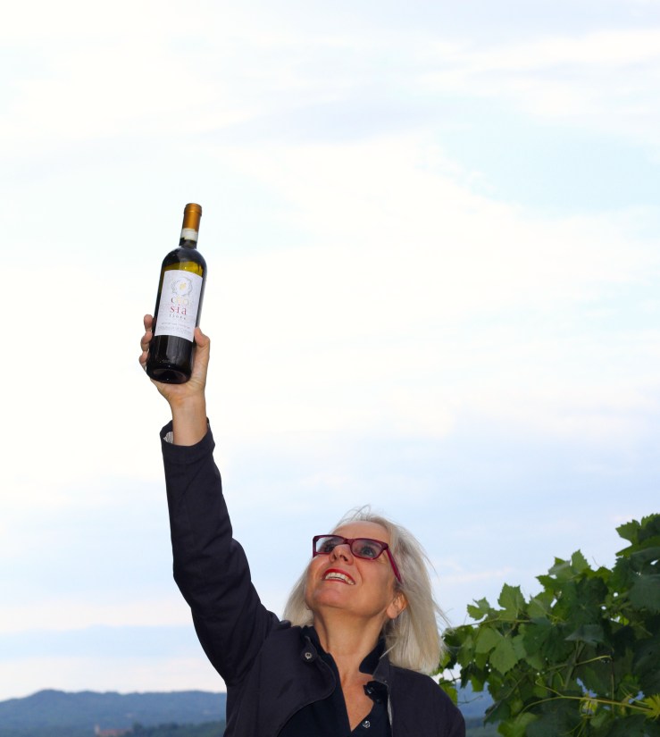 ema-con-bottiglia-in-alto